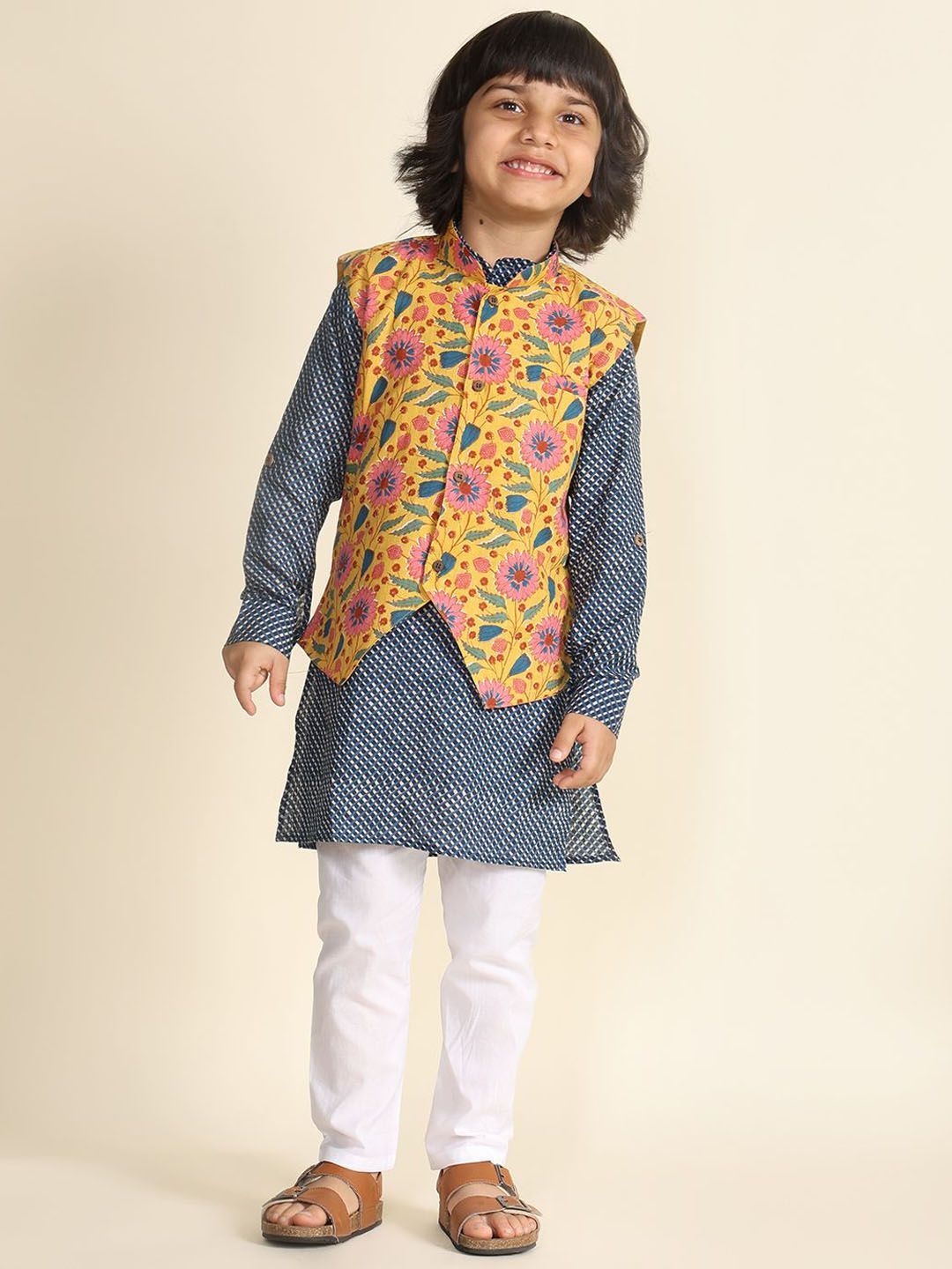 LIL PITAARA Boys Floral Printed Pure Cotton Kurta With Pyjamas & Nehru Jacket
