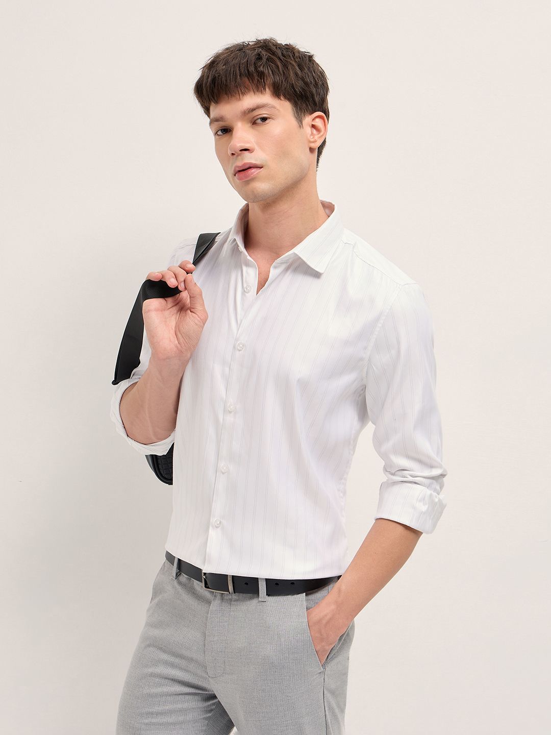 THE BEAR HOUSE Men Tailored Fit Striped Spread Collar Formal Shirt
