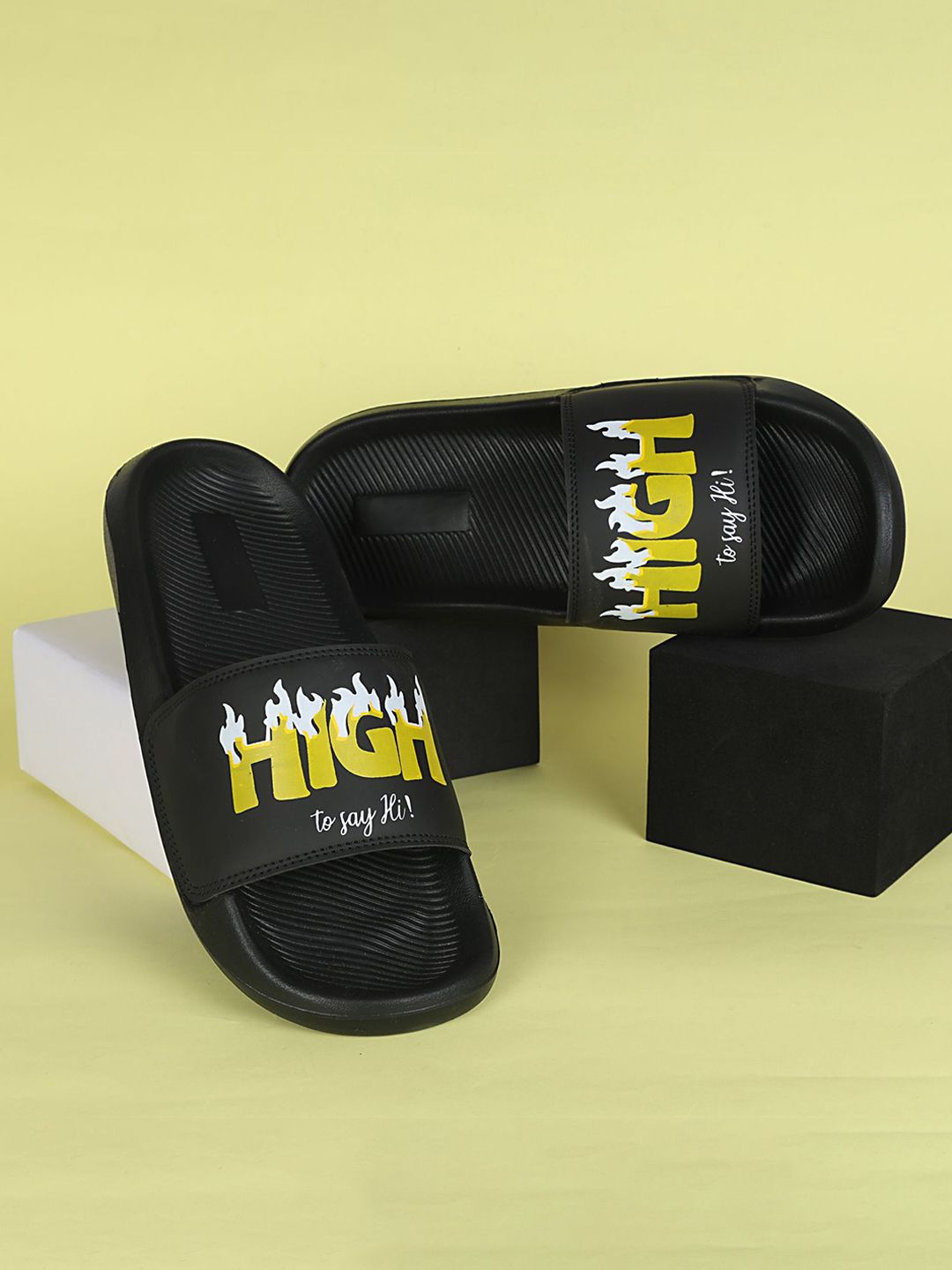 PERY PAO Men Printed Sliders