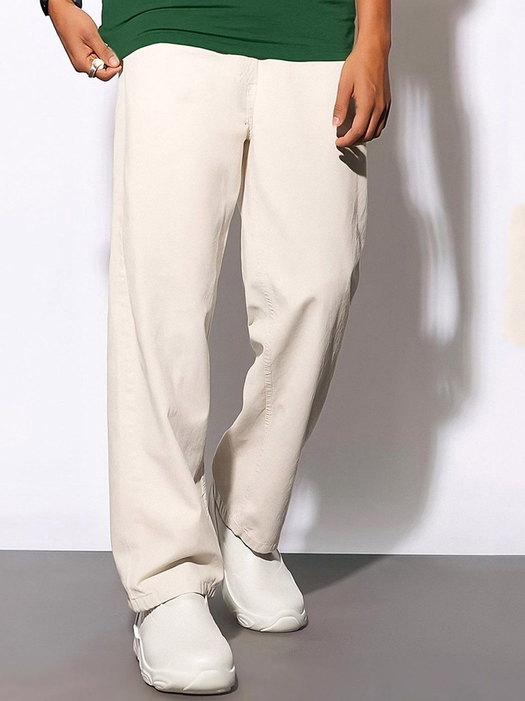 MASTERLY WEFT Men Straight Fit Mid-Rise Stretchable Jeans