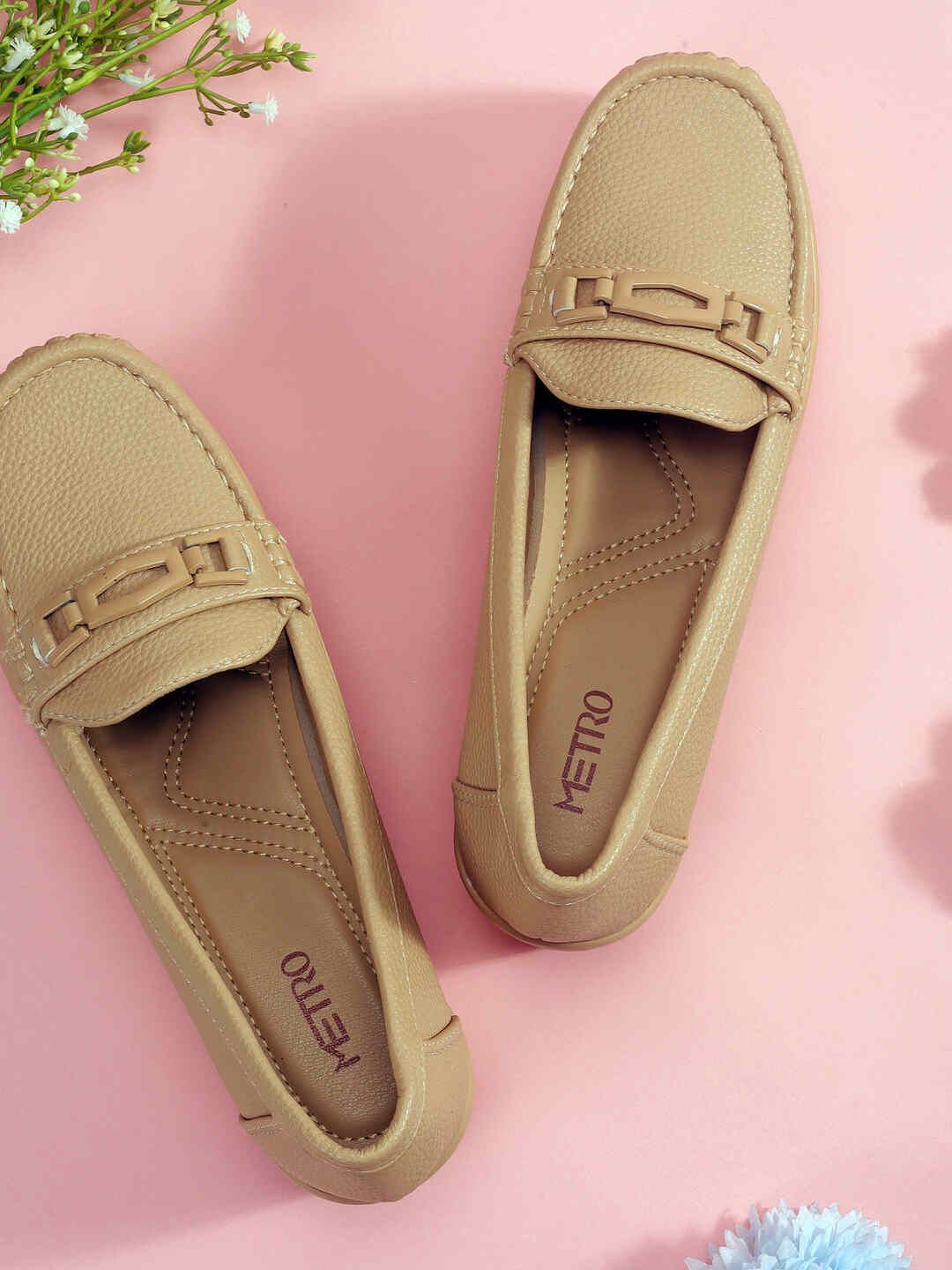 Metro Metro Women Textured Round Toe Loafers