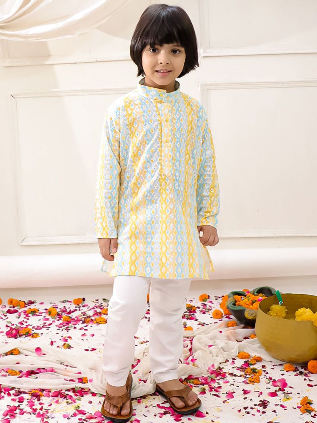 KID1 Boys Ethnic Motifs Embroidered Mandarin Collar Kurta with Pyjamas