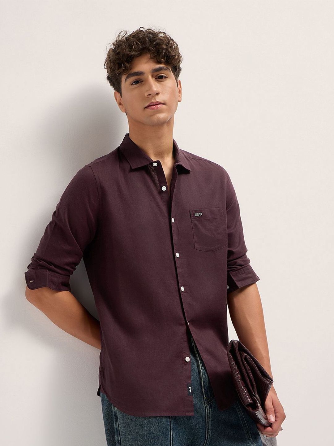 THE BEAR HOUSE Men Slim Fit Solid Spread Collar Casual Shirt