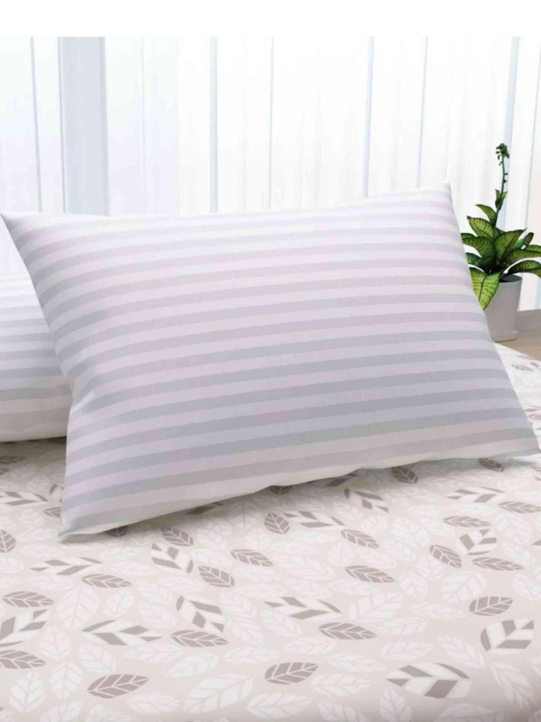 Y&A'M Set of 2 White Pillows