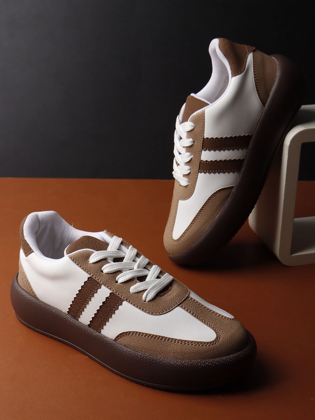 The Roadster Lifestyle Co. Women Lightweight Colourblocked Lace-Up Sneakers