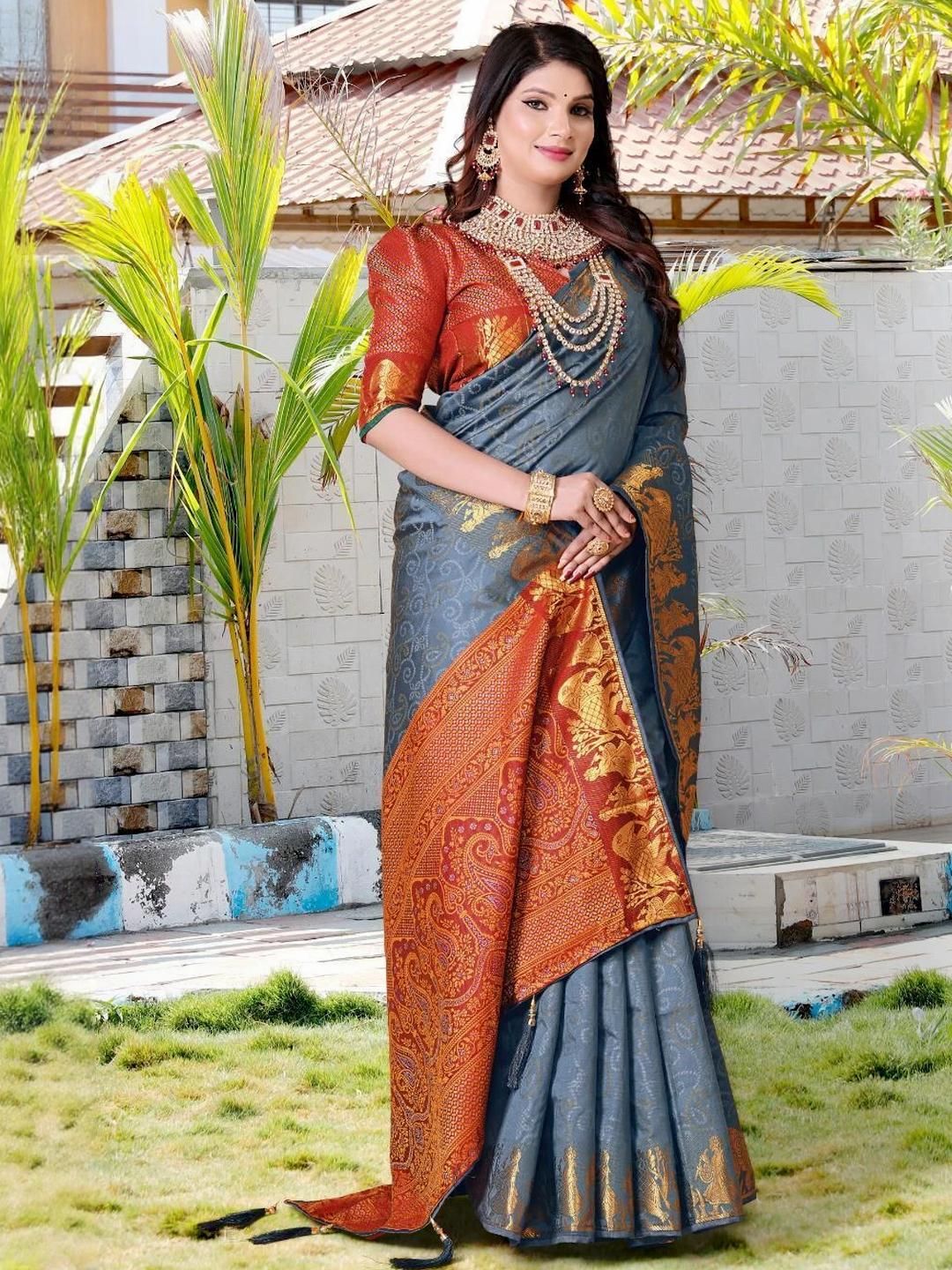 AKSH FASHION Grey Silk Blend  Sarees