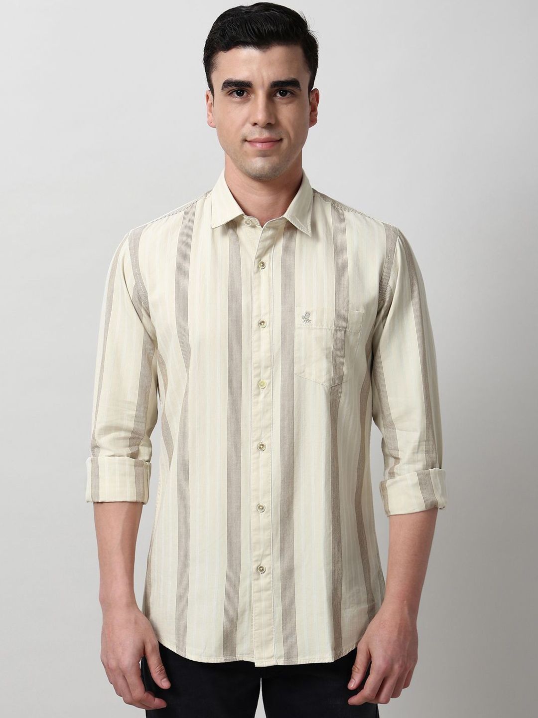 Peter England Casuals Men Slim Fit Vertical Striped Spread Collar Pure Cotton Casual Shirt