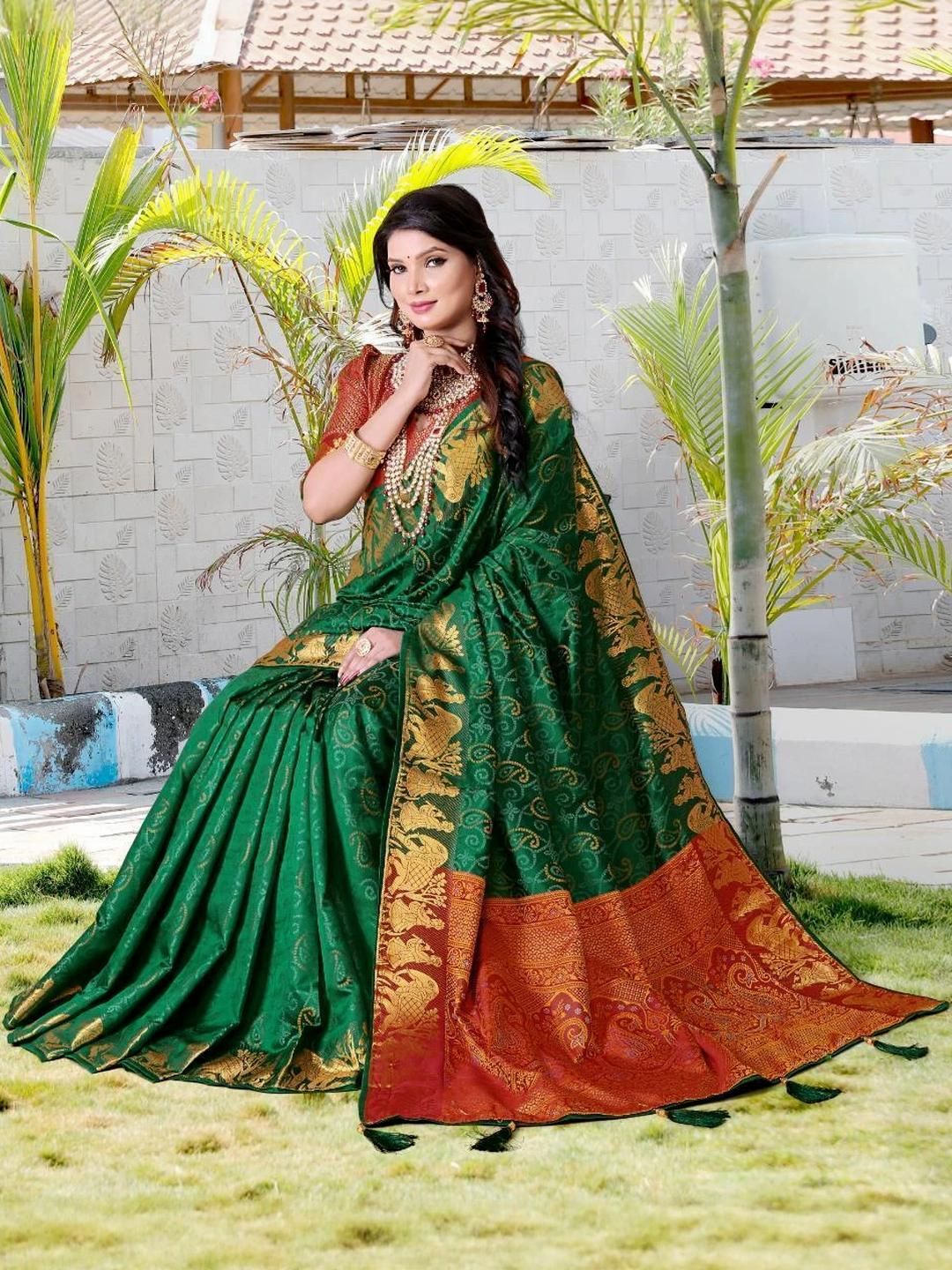 AKSH FASHION Green Silk Blend  Sarees