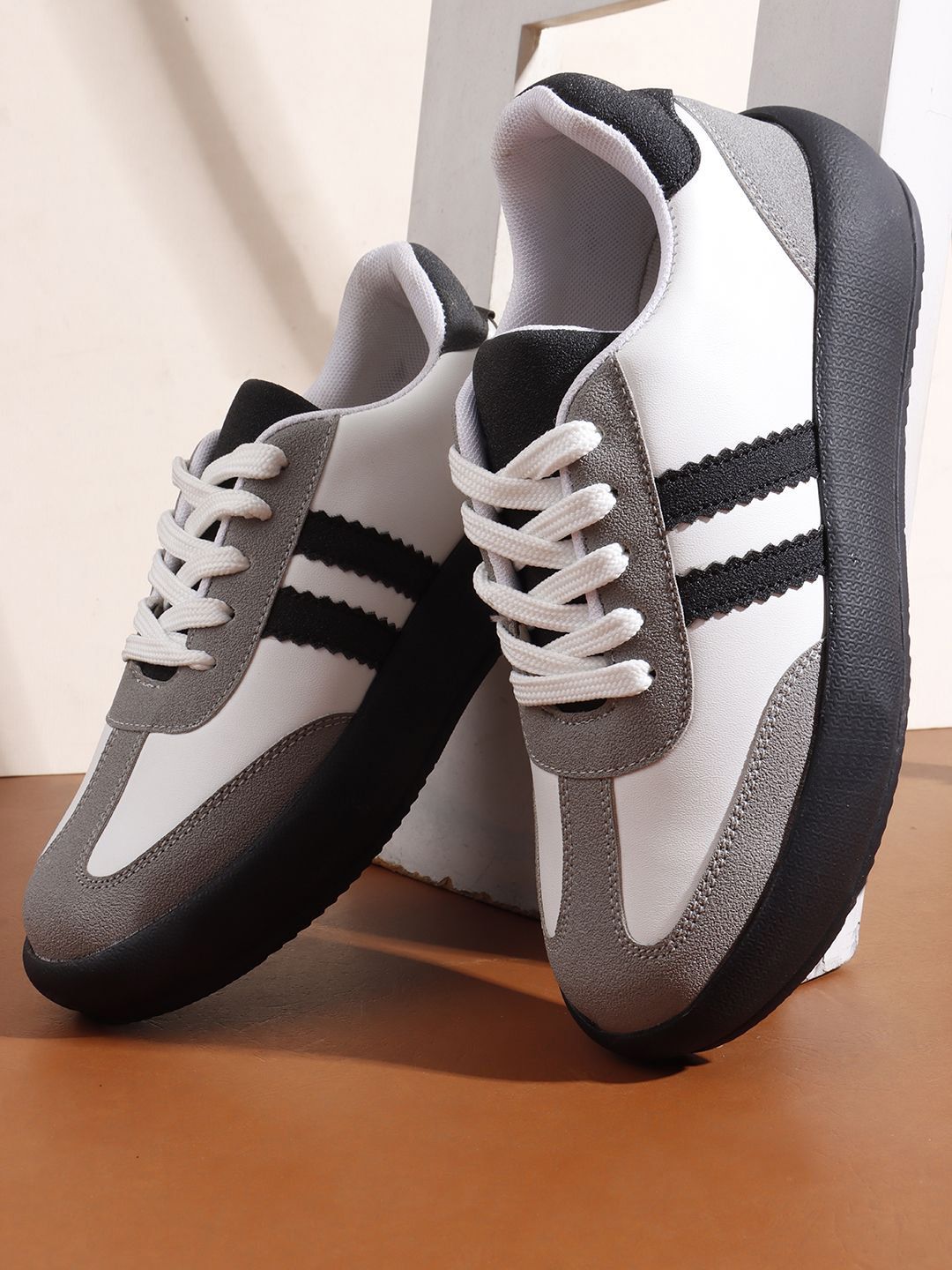 The Roadster Lifestyle Co. Women Colorblocked Sneakers