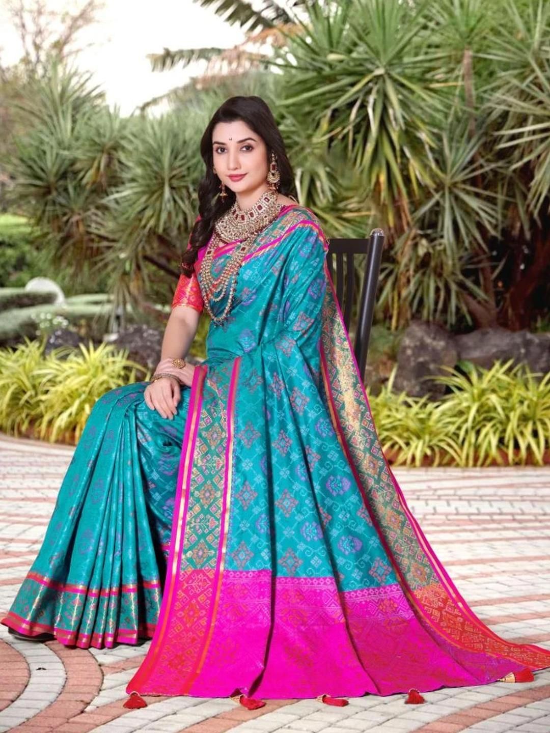 AKSH FASHION Blue Silk Blend  Sarees