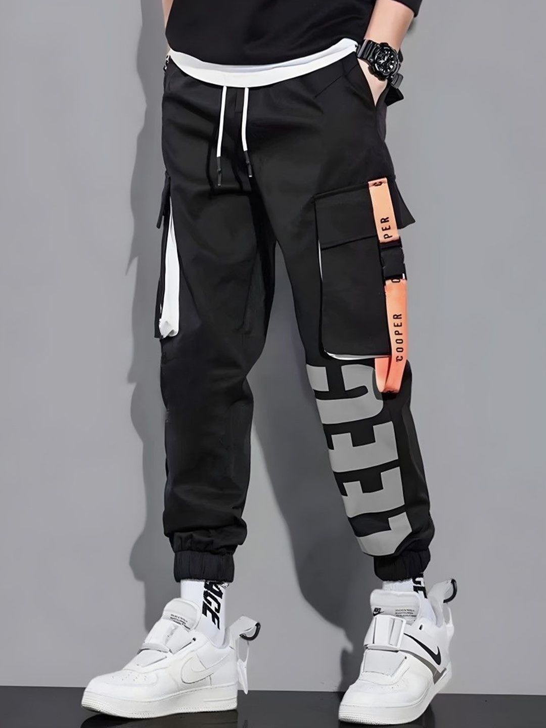 HVBK Men Textured Mid-Rise Joggers