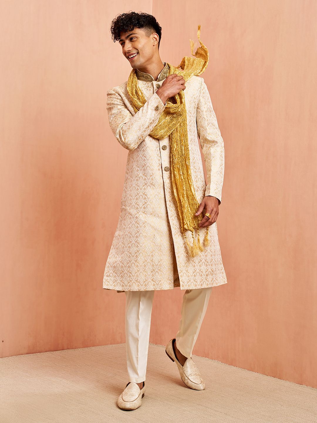 VASTRAMAY Men Embroidered Collar Jacquard Sherwani Pyjama With Dupatta Sherwani Set