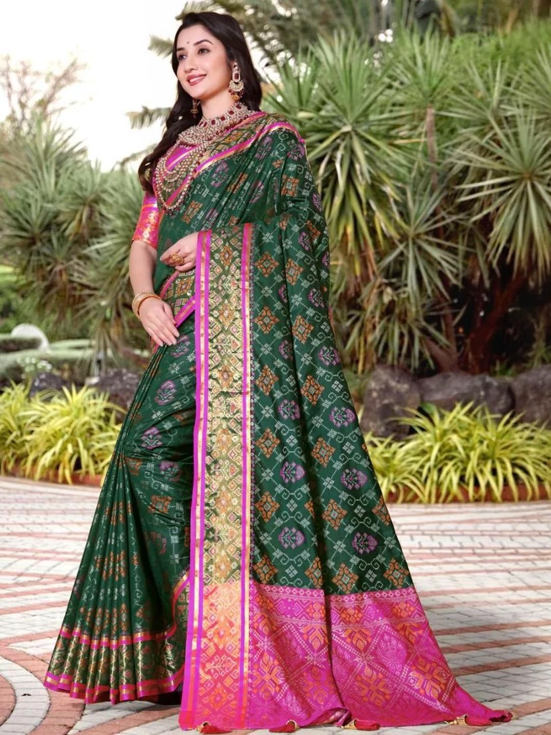 AKSH FASHION Green Silk Blend  Sarees
