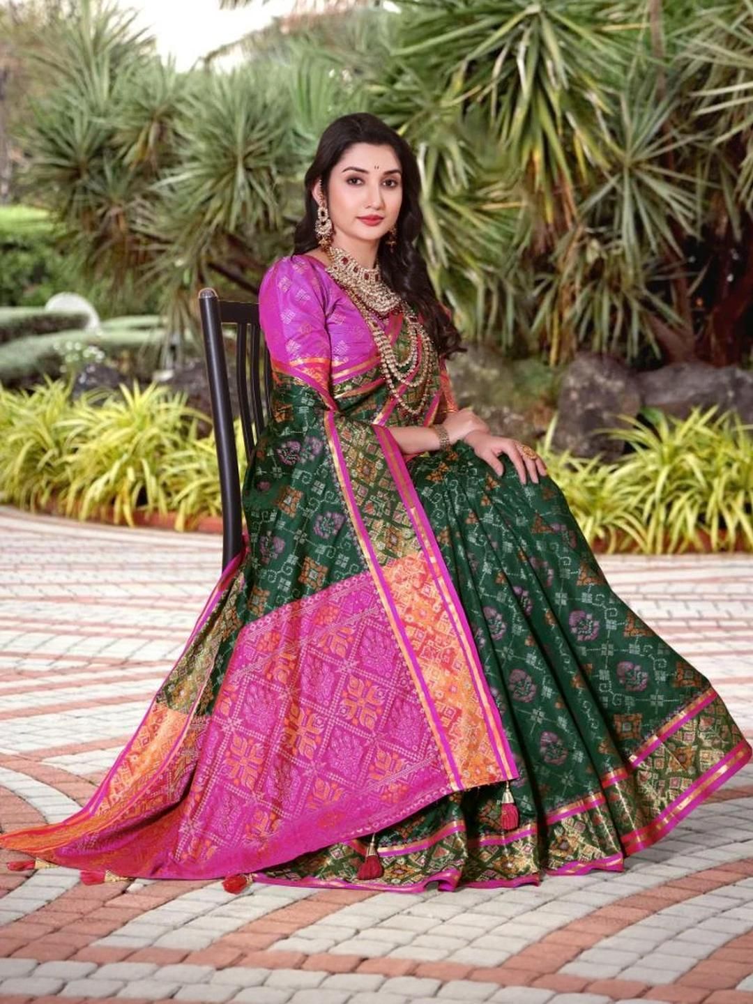 AKSH FASHION Green Silk Blend  Sarees
