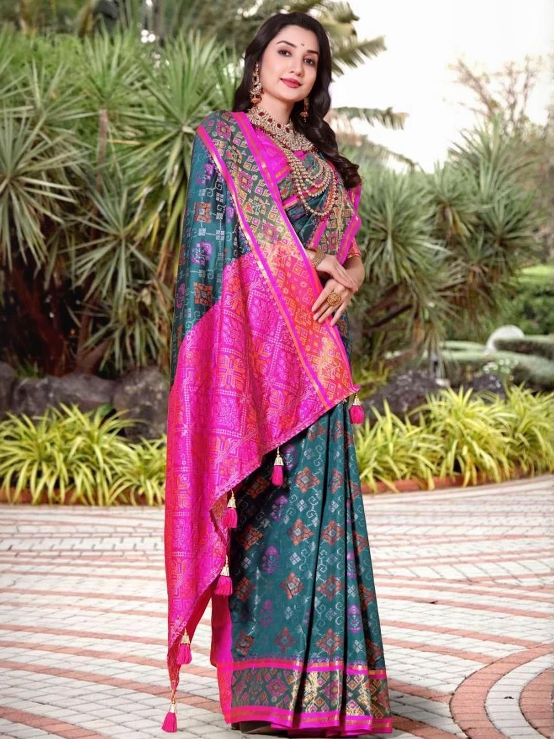 AKSH FASHION Blue Silk Blend  Sarees
