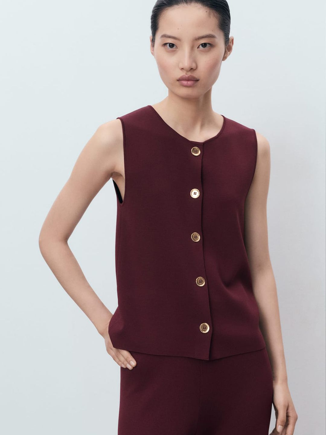 Round Neck Textured Waistcoat