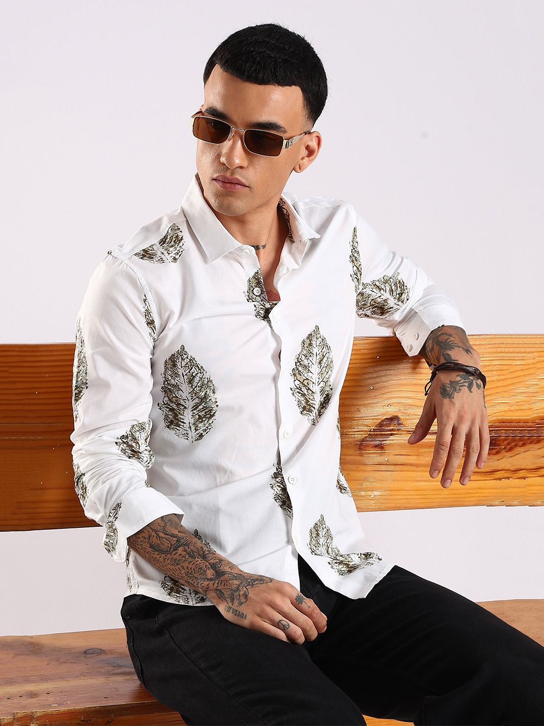 HERE&NOW Men Slim Fit Floral Printed Spread Collar Casual Shirt