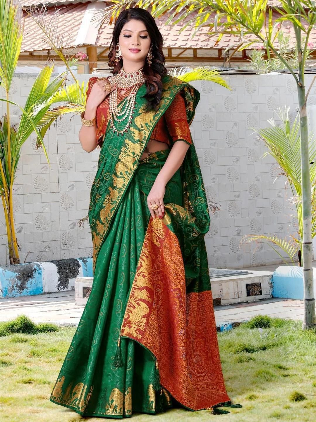AKSH FASHION Green Silk Blend  Sarees