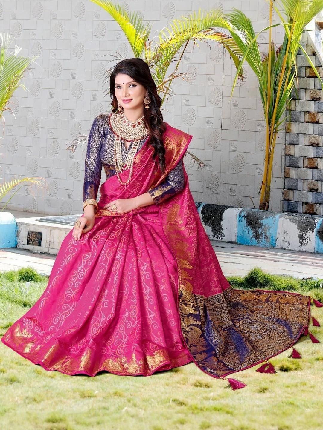 AKSH FASHION Pink Silk Blend  Sarees