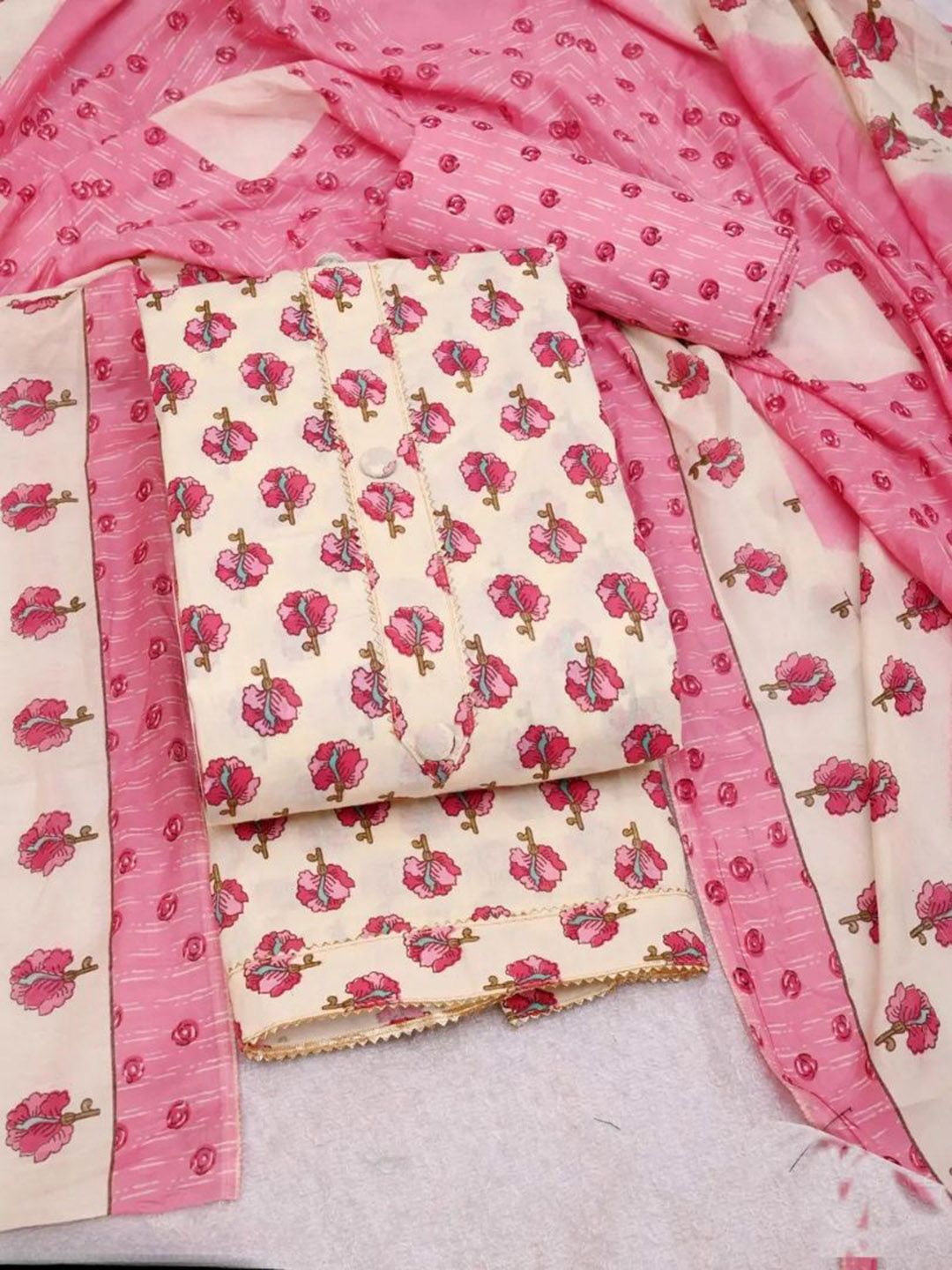 FashionsEye Floral Printed Unstitched Dress Material