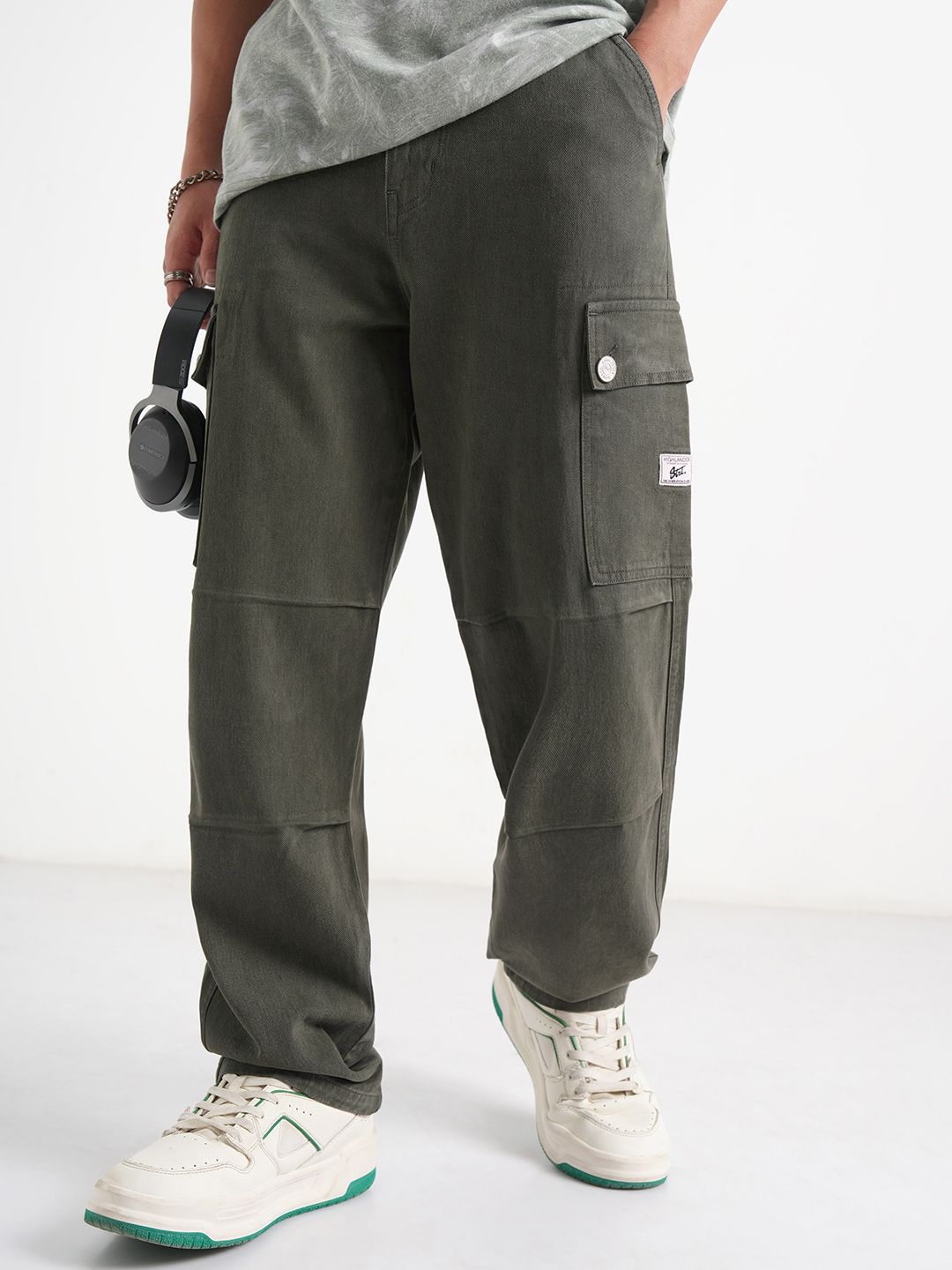 HIGHLANDER Men Straight Fit Mid-Rise Cargo Jeans