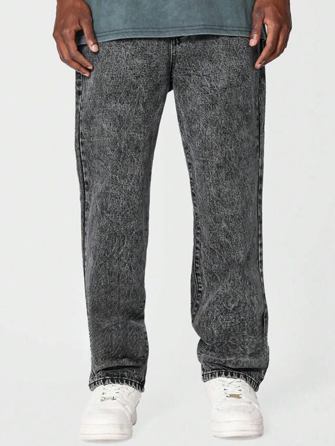 me Queen Men Straight Fit Mid-Rise Heavy Fade Jeans