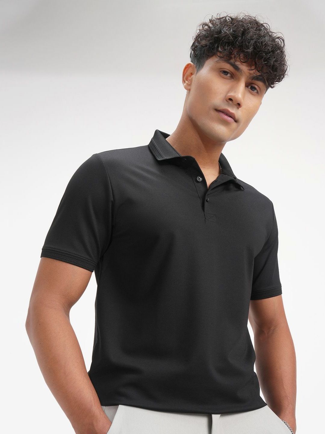 HIGHLANDER Men Solid Polo Collar T-shirt