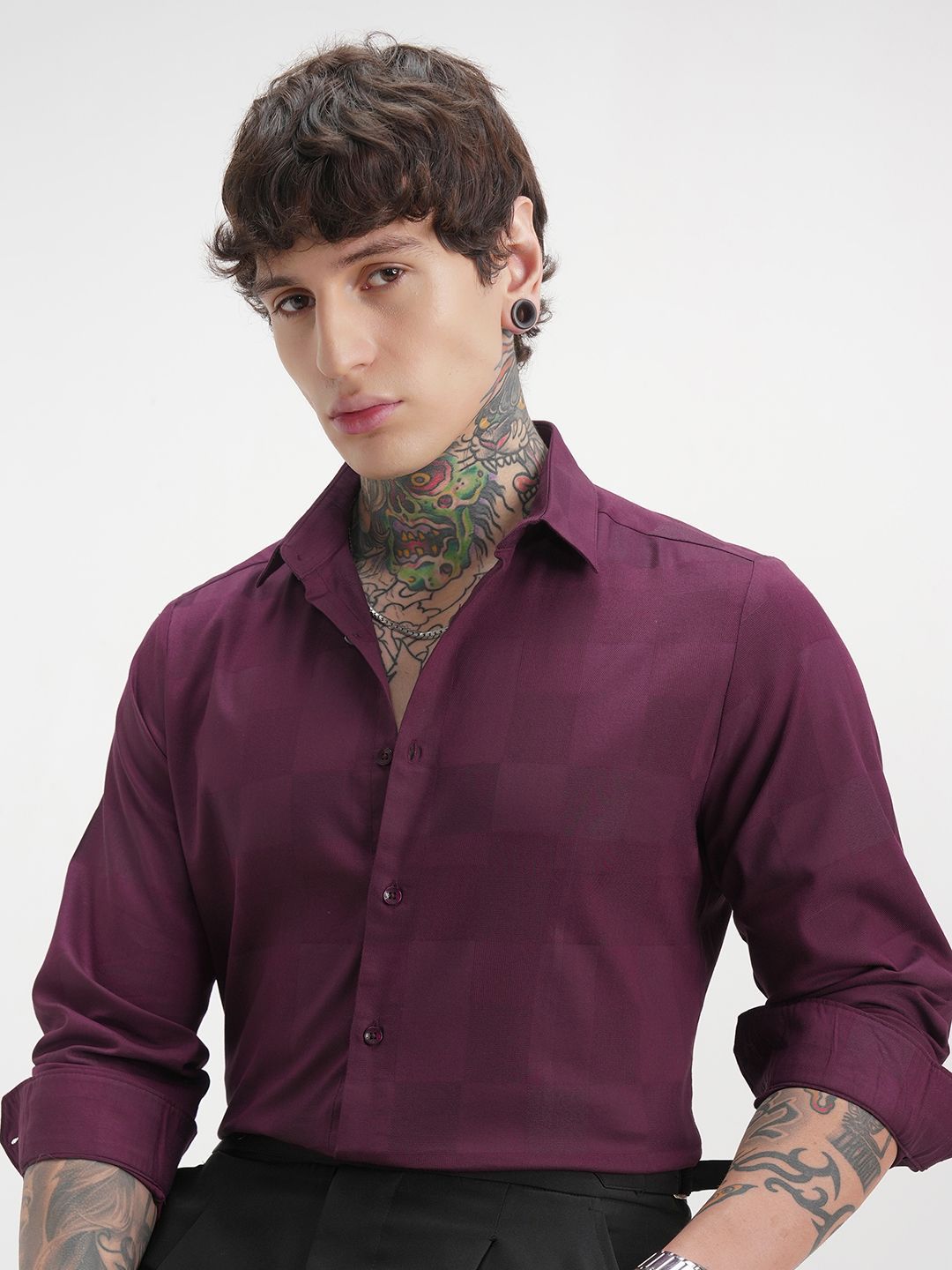 HIGHLANDER Men Slim Fit Textured Spread Collar Formal Shirt