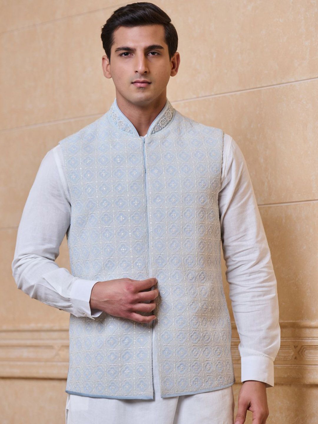 Tasva Men Embroidered Nehru Jacket