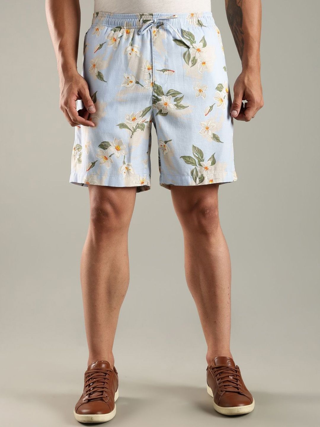 Tommy Hilfiger europe Men Floral Printed Mid-Rise Regular Shorts