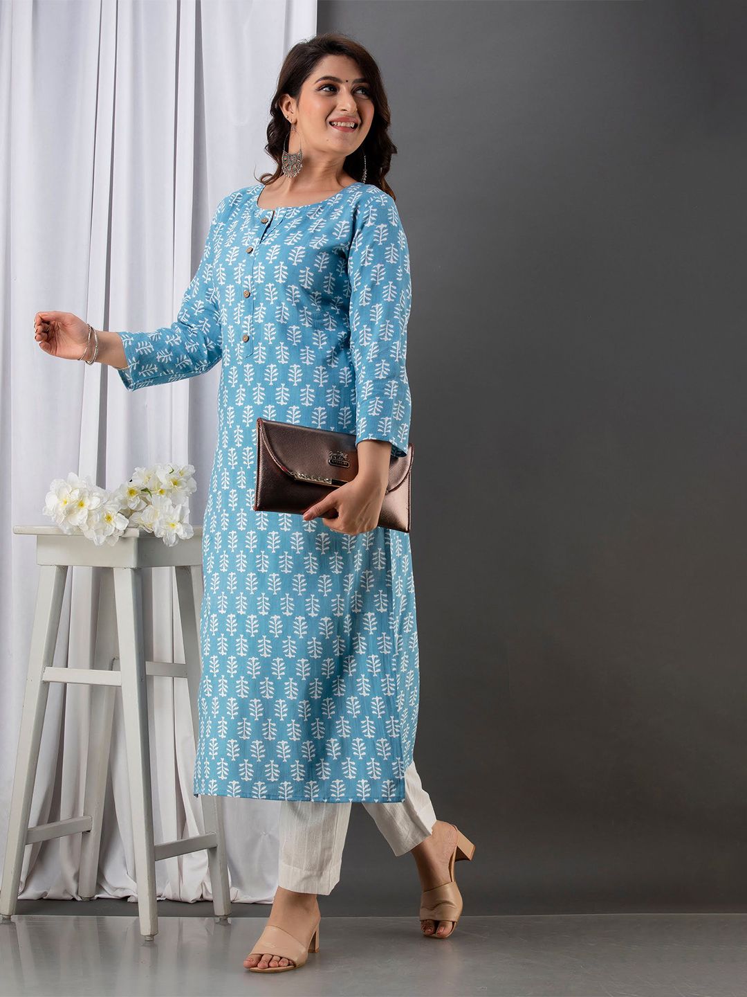 VICITRA Floral Printed Round Neck Straight Kurta