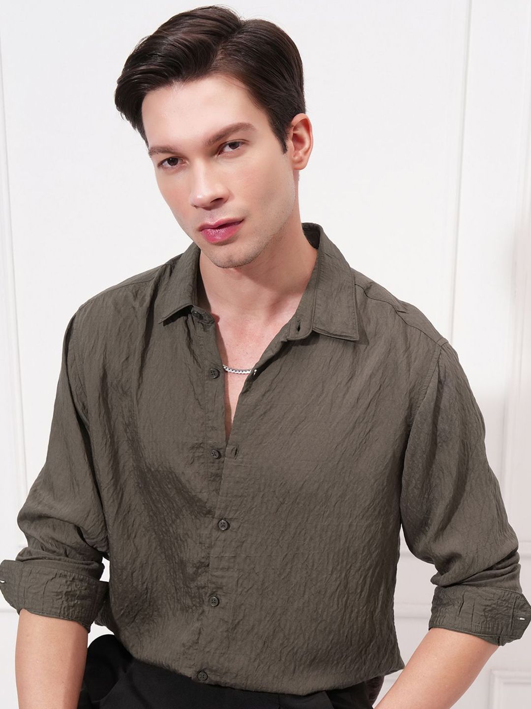 HIGHLANDER Men Slim Fit Textured Spread Collar Casual Shirt
