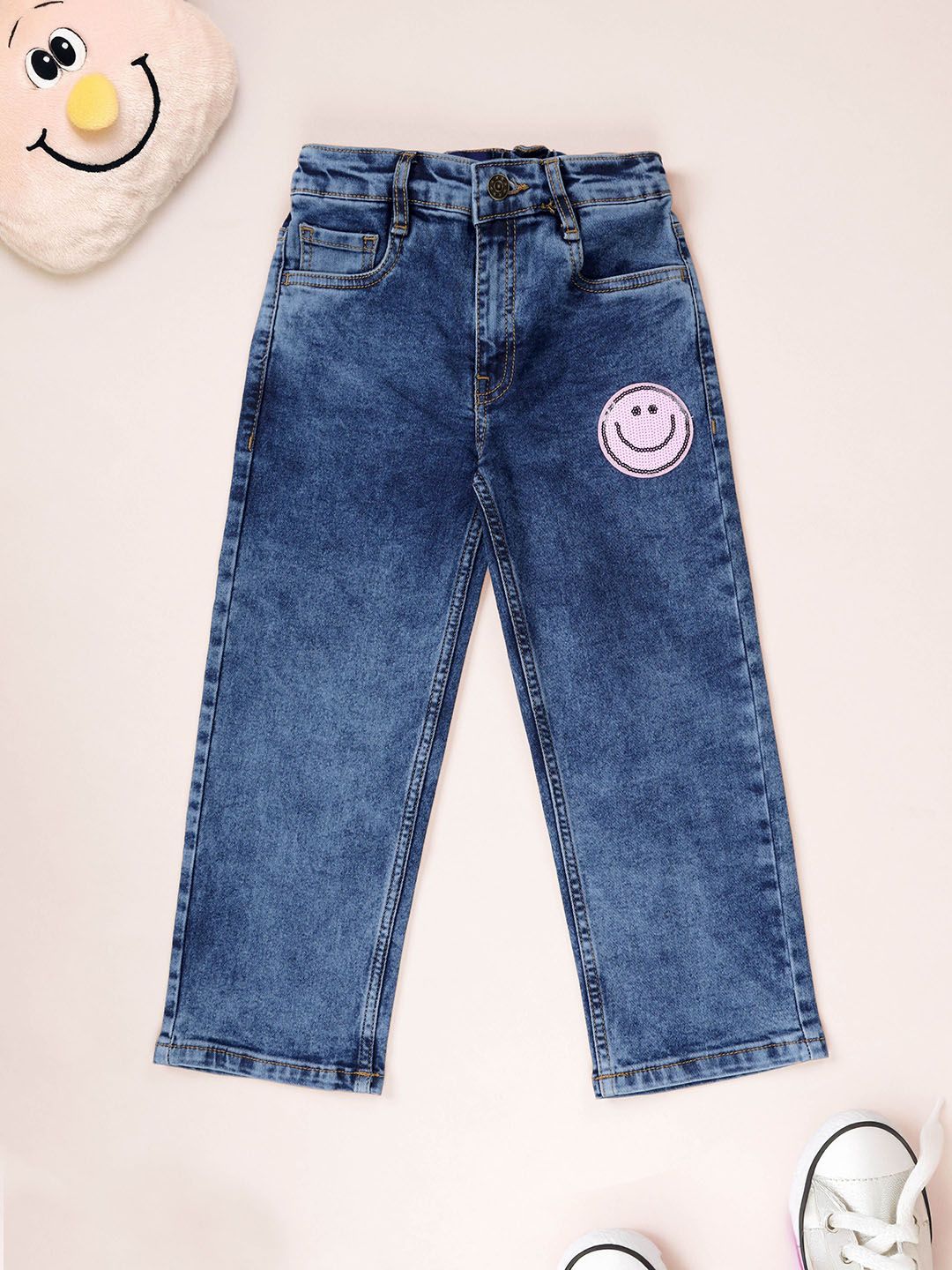 KiddoPanti Girls Straight Fit Mid-Rise Applique Stretchable Jeans