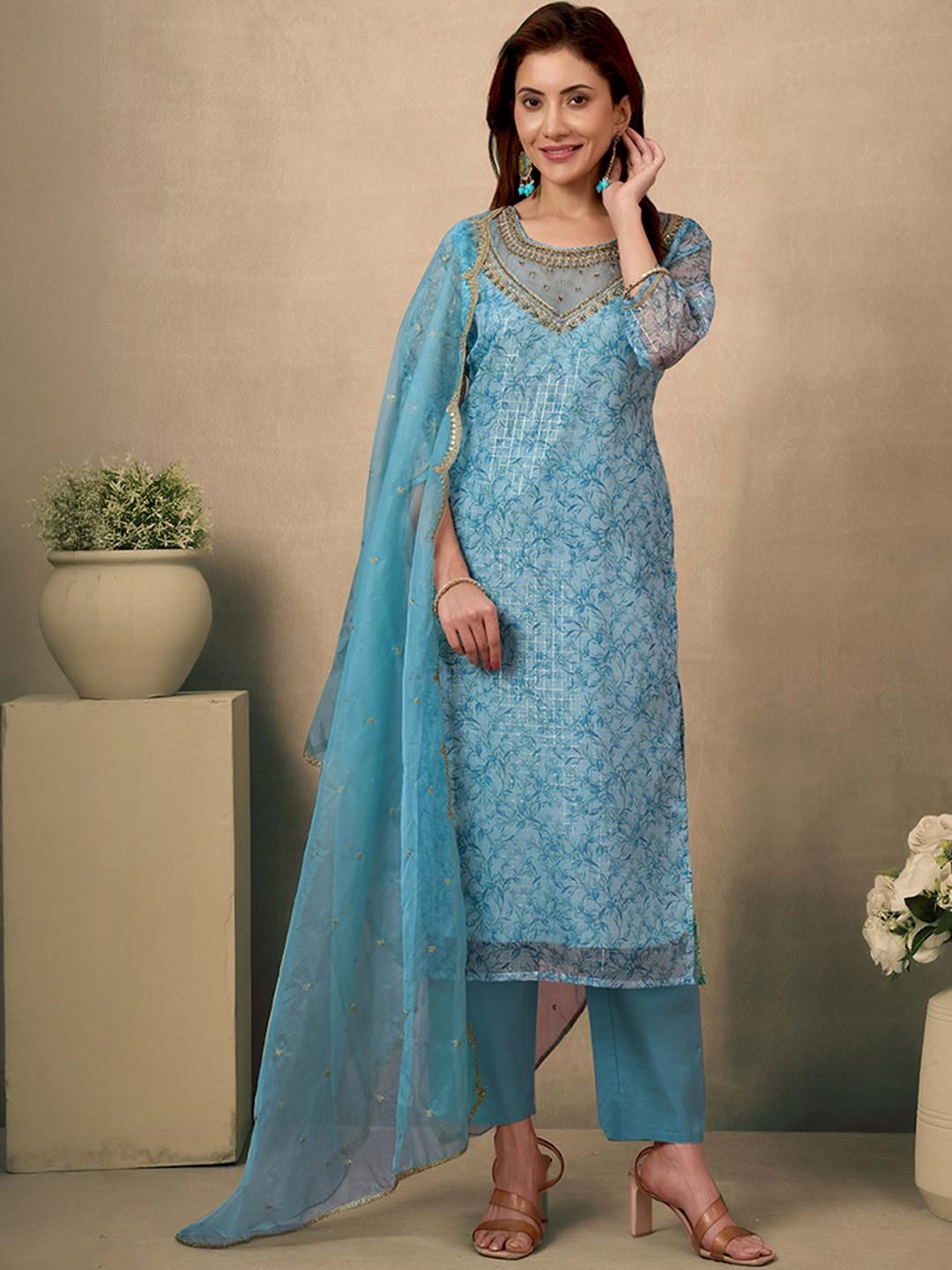 Peachmode Women Floral Printed Regular Beads and Stones Kurta with Trousers & With Dupatta