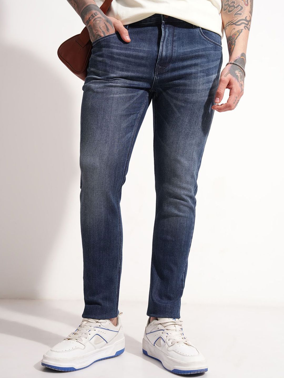 HIGHLANDER HIGHLANDER Men Slim Fit Mid-Rise Light Fade Stretchable Jeans