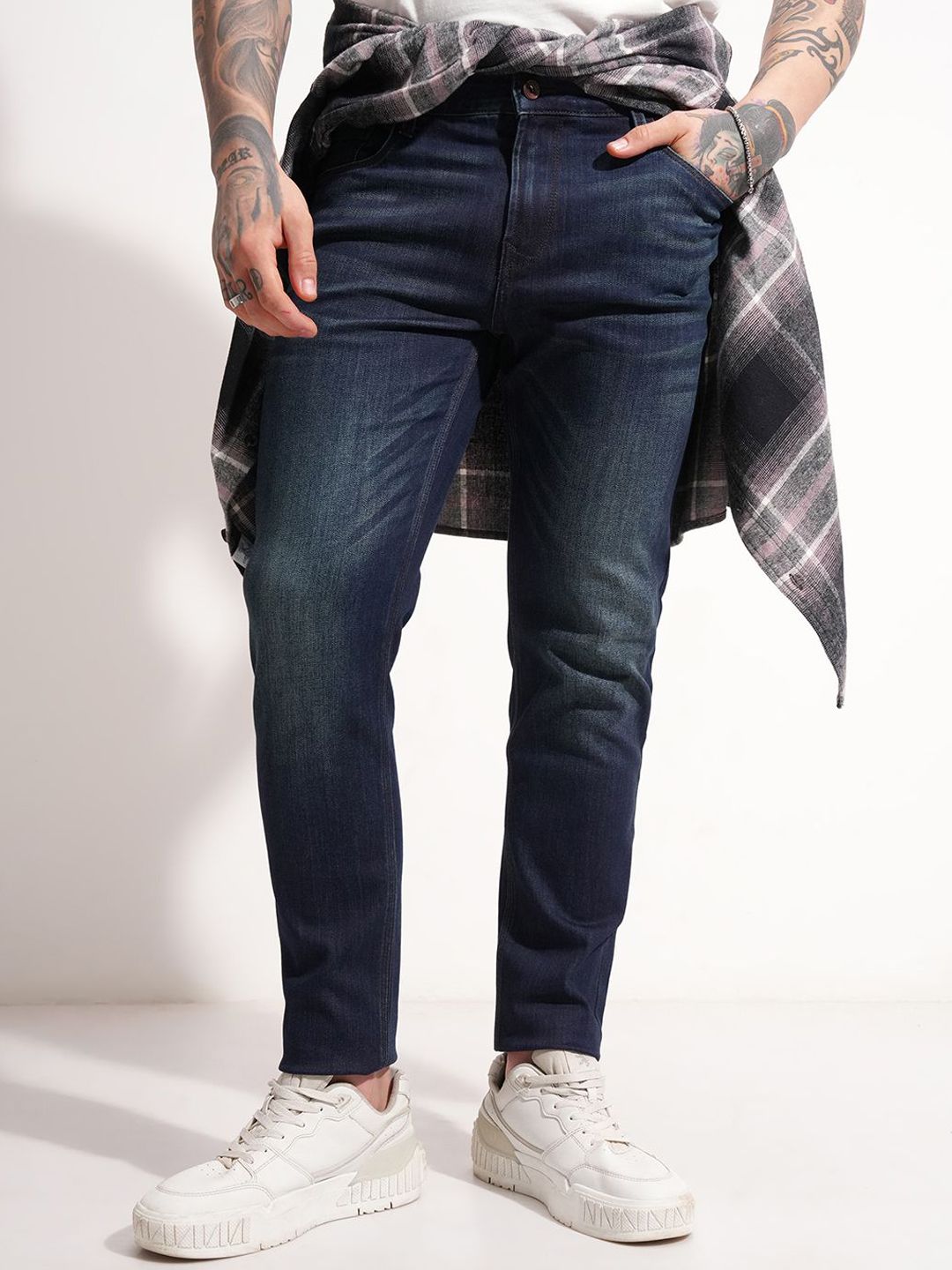 HIGHLANDER Men Slim Fit Mid-Rise Light Fade Stretchable Jeans