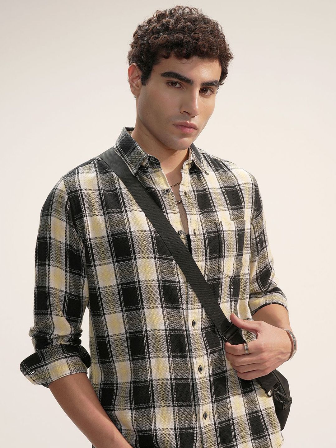 HIGHLANDER Slim Fit Checked Cutaway Collar Cotton Casual Shirt