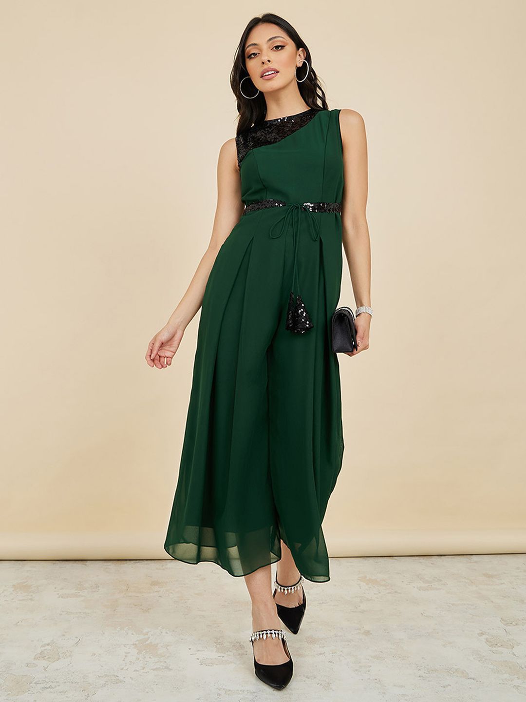 Miss Chase Basic Sleeveless Jumpsuit