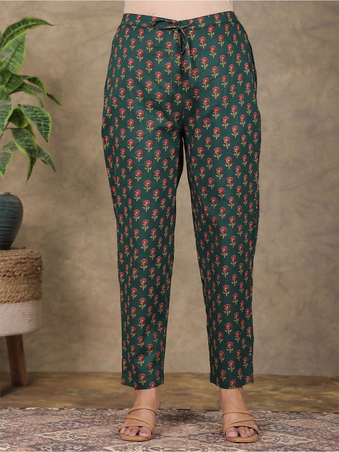 Aramya Floral Printed Straight-Fit Mid-Rise Cotton Trousers