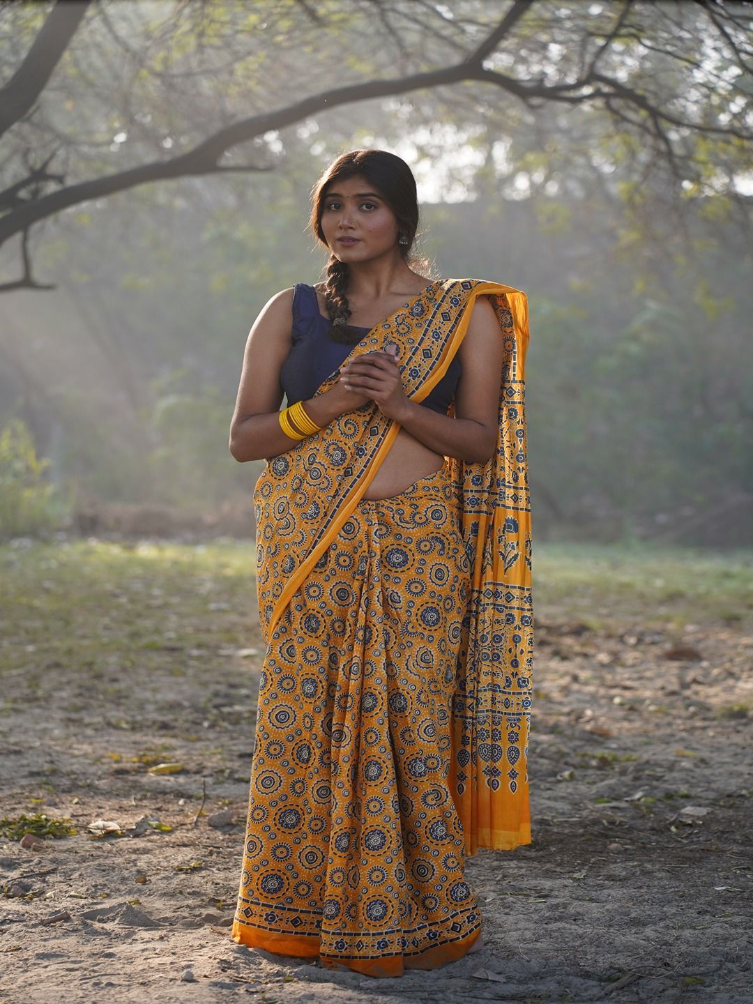 Buy Arhi Teal & Silver-Toned Woven Design Zari Pure Linen Saree