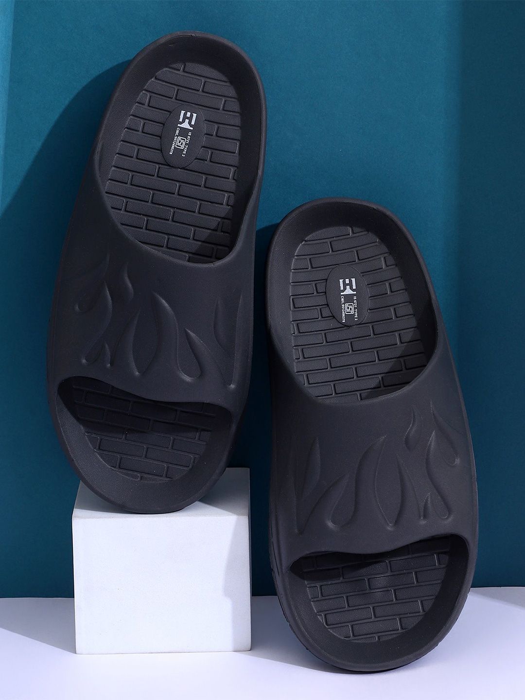 Hygear Men Self Design Sliders