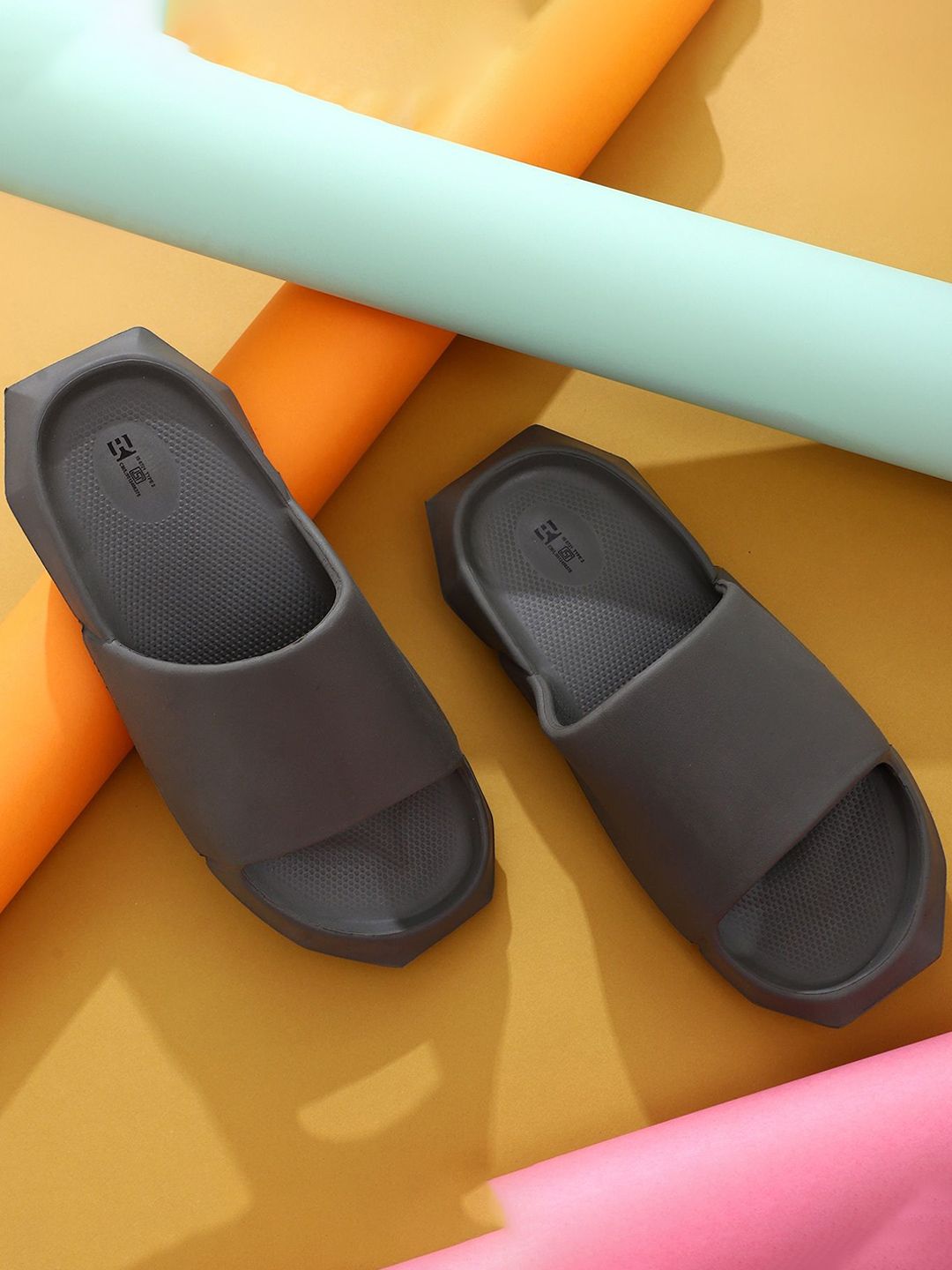 Hygear Radiant Men Striped Thong Flip-Flops