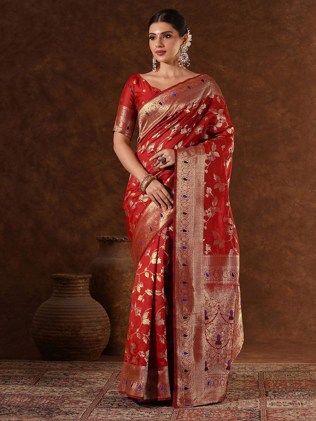 DIVASTRI Woven Design Zari Banarasi Saree