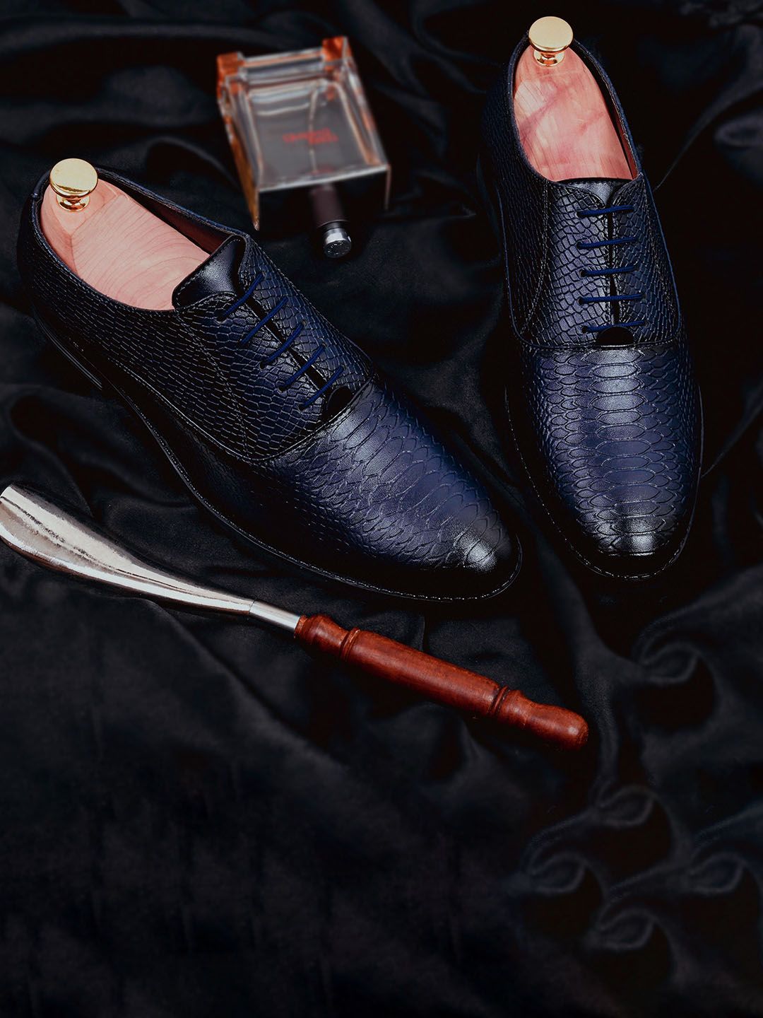 STREETLOOK Men Textured Formal Oxfords