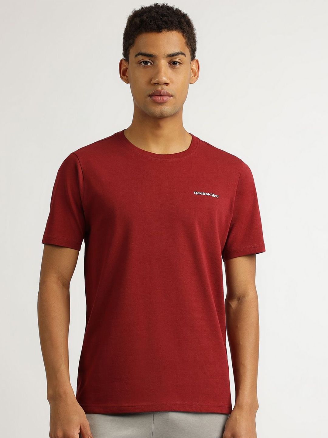 Reebok Men Solid Round Neck Pure Cotton T-shirt