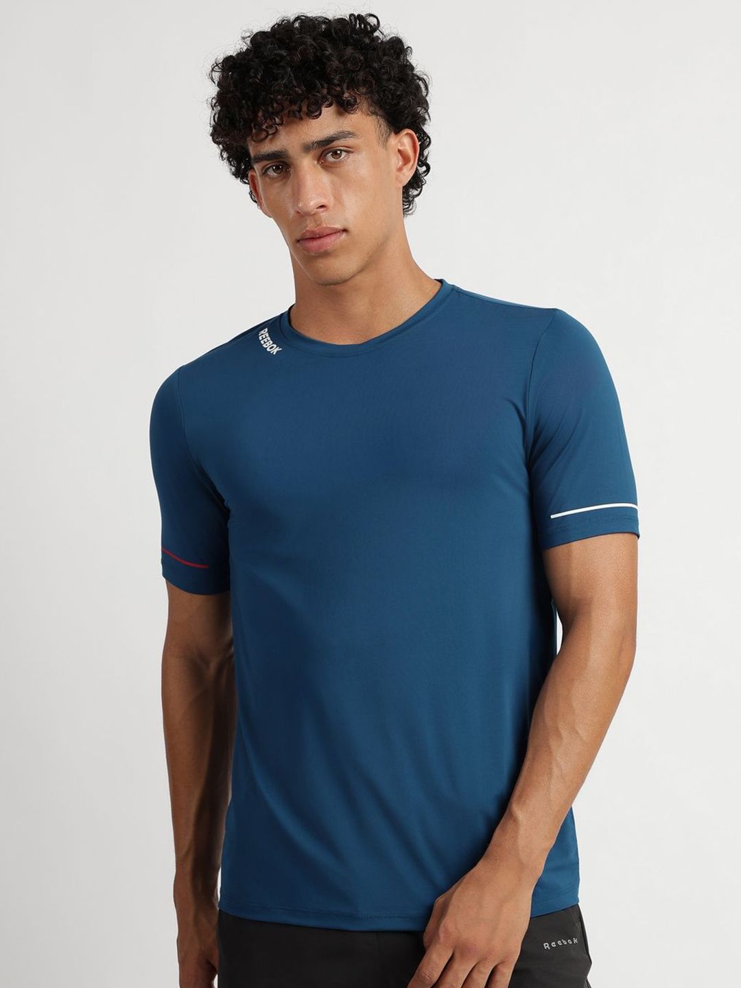 Reebok Men Solid Round Neck Relaxed Fit T-shirt