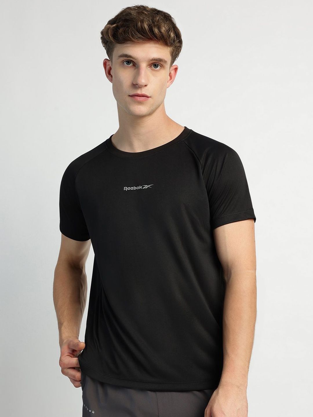 Reebok Men Solid Round Neck T-shirt