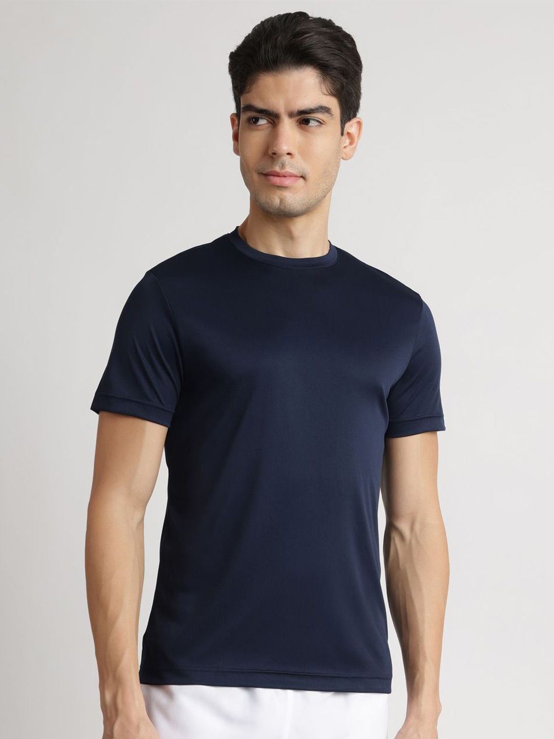 Reebok Men Solid Round Neck T-shirt