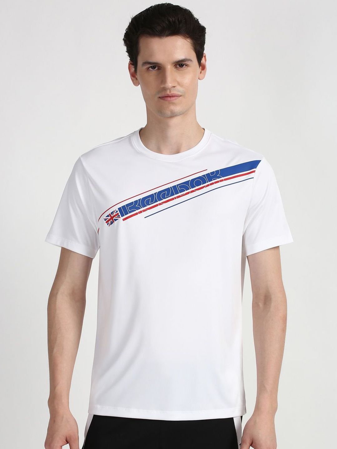 Reebok Men Solid Round Neck T-shirt