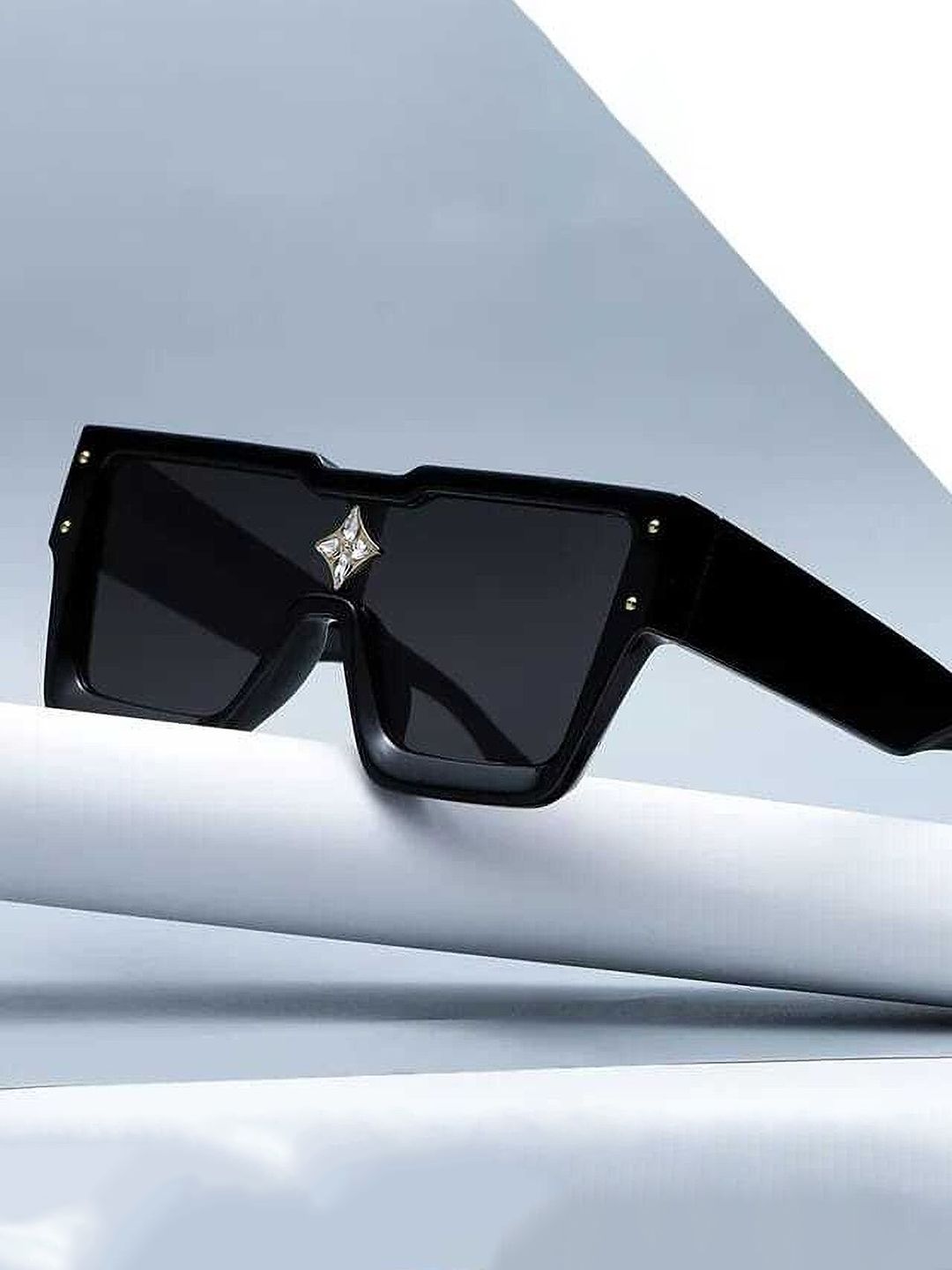 LEGEND EYEWEAR Unisex UV Protected Lens Oversized Sunglasses